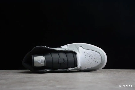 Hyperoad 1 Grey” Jordan Smoke “Light Air Mid 0821